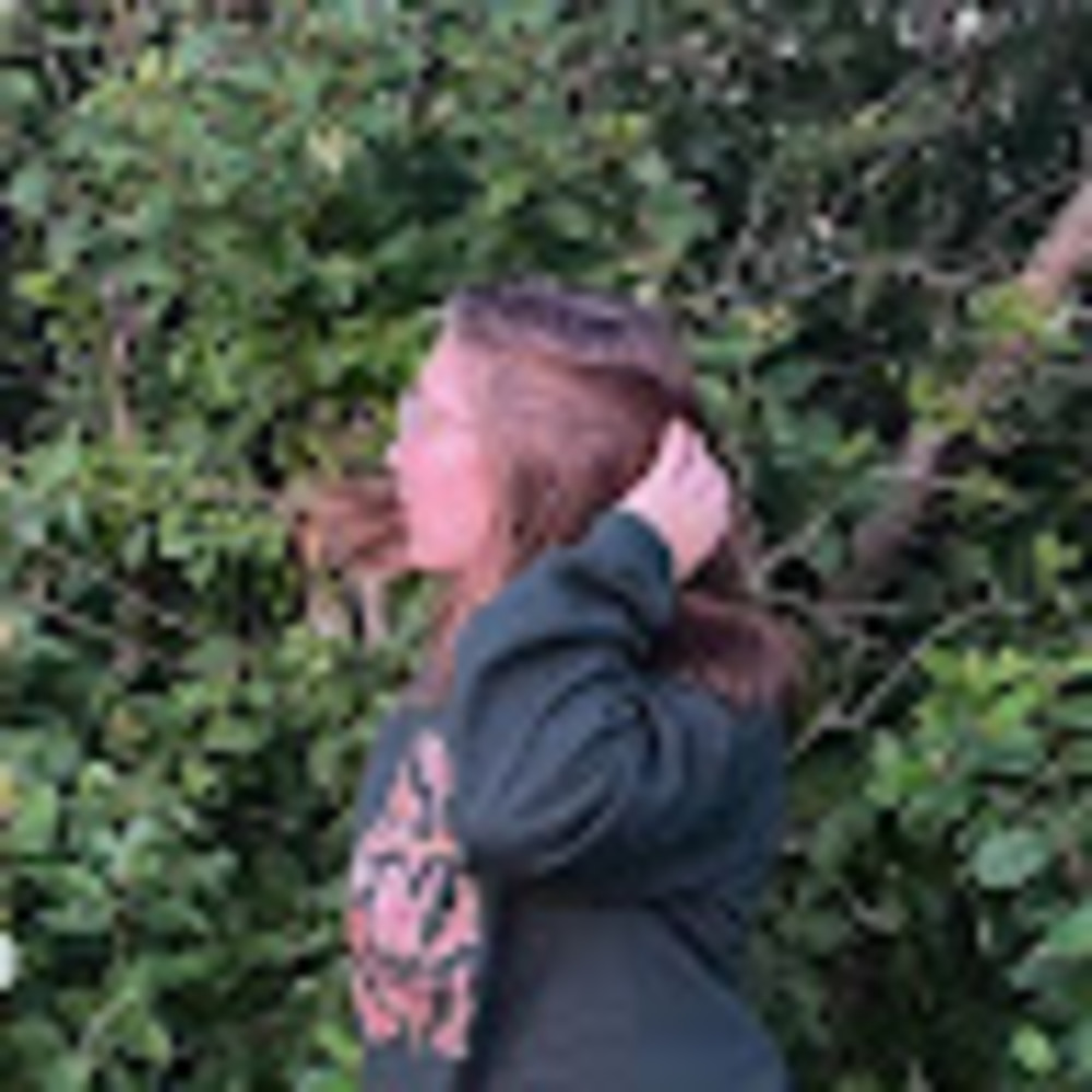 Meet your Posher, Siona